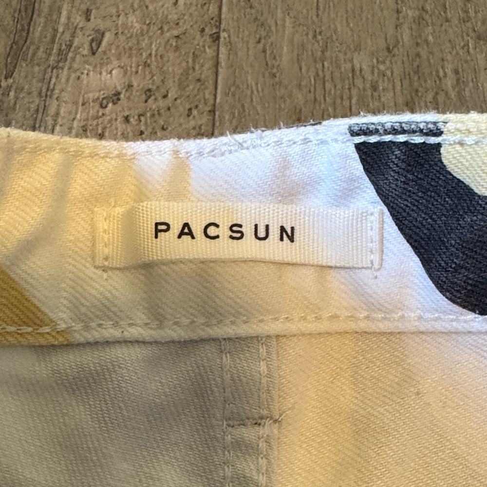 PacSun 90’s Boyfriend Black and White Flower & Ying Yang Patterned Jeans-Size 26 - Picture 2 of 10